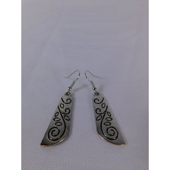 Boho Silver Tone Dangle Earrings Swirl Leaf Pattern Lightweight Retro Jewelry Gi - Picture 2 of 6